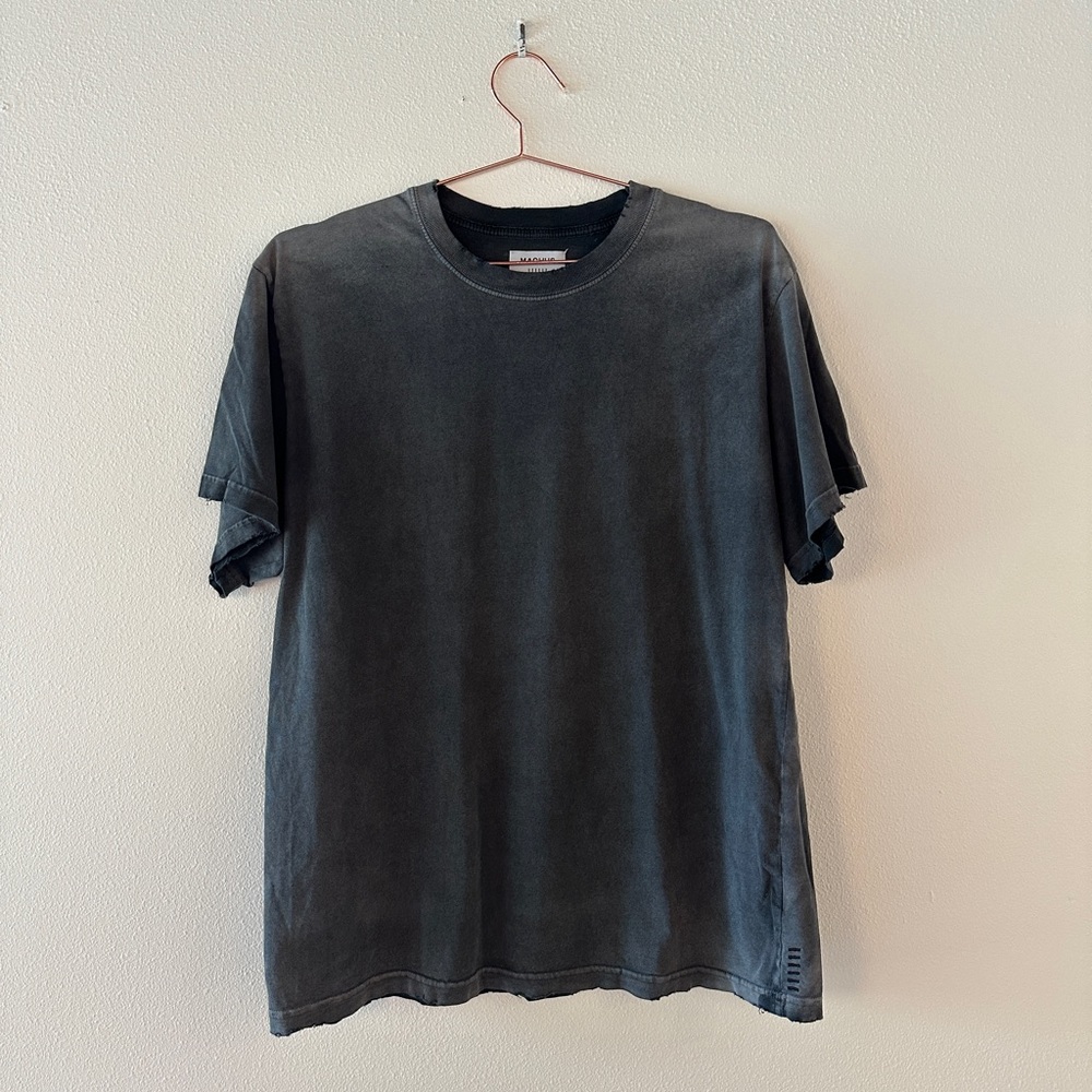 Machus Men’s Gray Distressed T-shirt